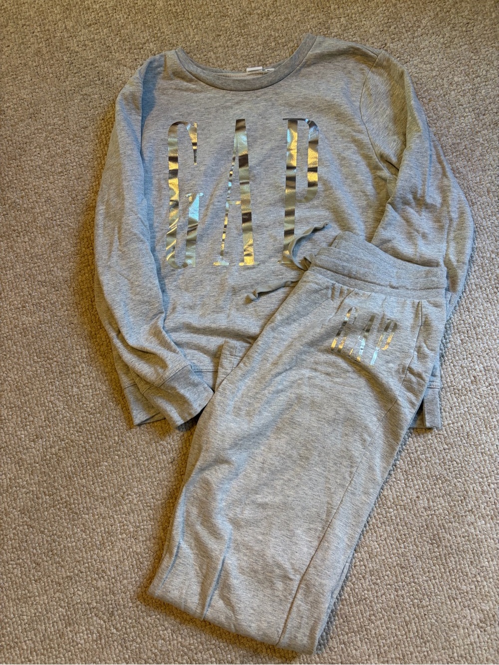 GAP women’s sweatshirt/sweatpants set